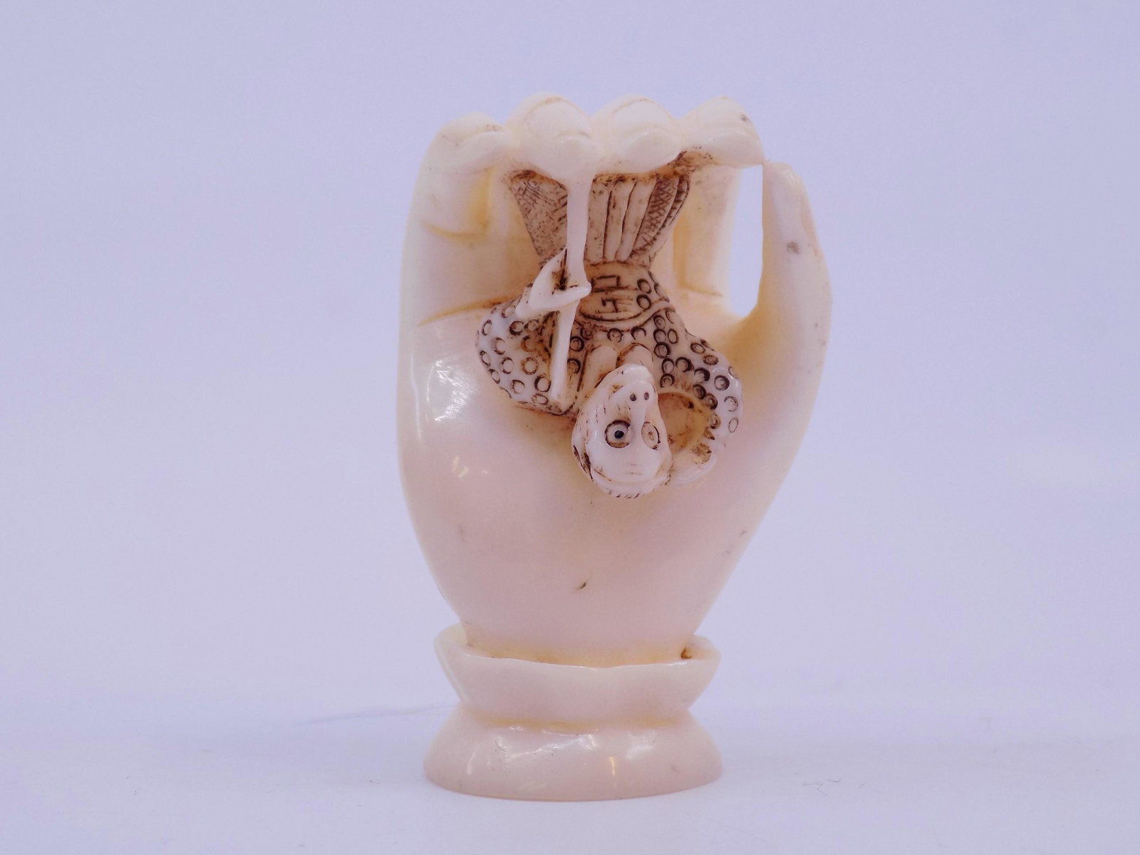 Antique/Vintage Carving Netsuke: Antique/Vintage Carving Netsuke, Measurement: Approx. 2" L x 1 1/2" W, Weight: Approx. .8 OZ