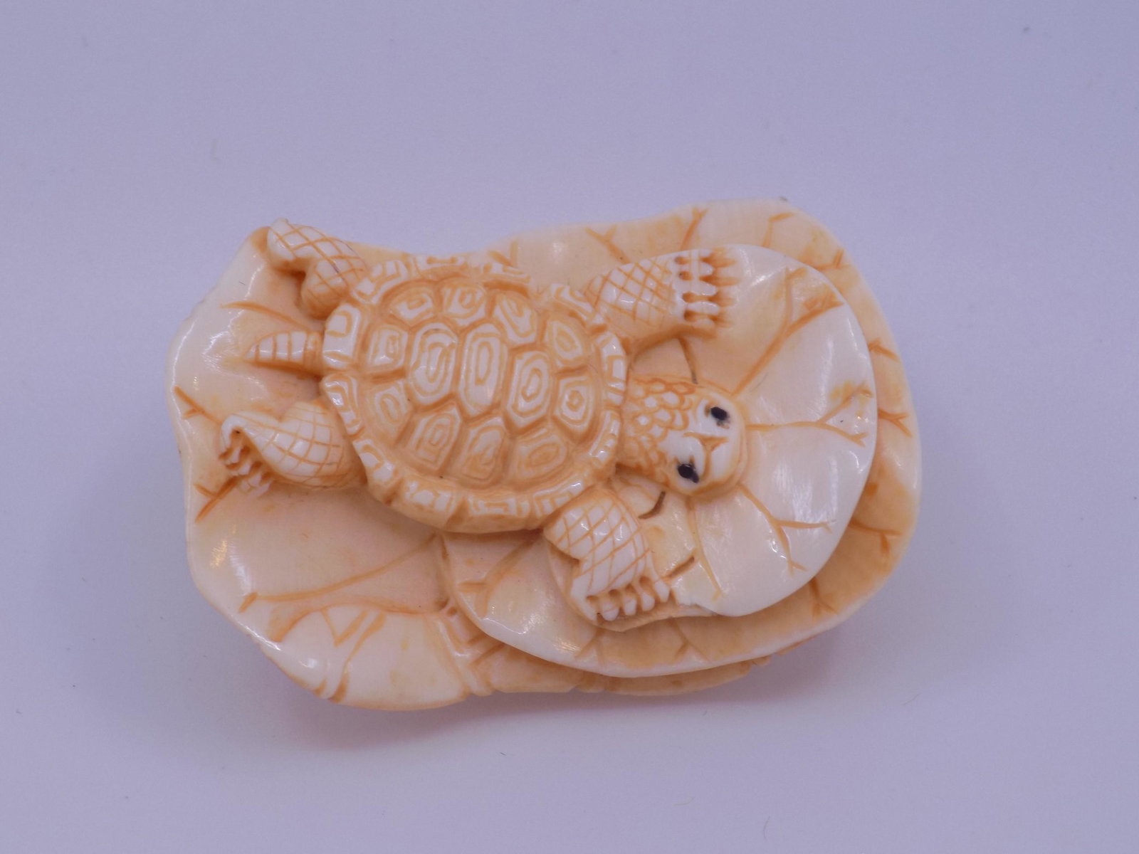 Antique/Vintage Carving Netsuke: Antique/Vintage Carving Netsuke, Measurement: Approx. 2" L x 1 1/2" W, Weight: Approx. .8 OZ