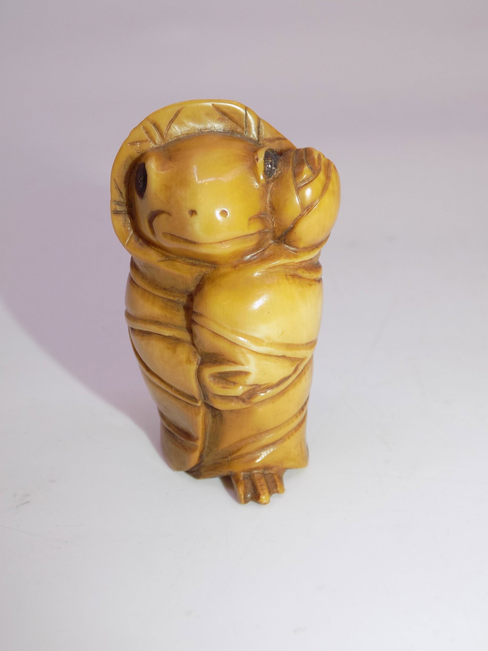 Antique/Vintage Carving Netsuke: Antique/Vintage Carving Netsuke, Measurement: Approx. 2" L x 1 1/2" W, Weight: Approx. .8 OZ