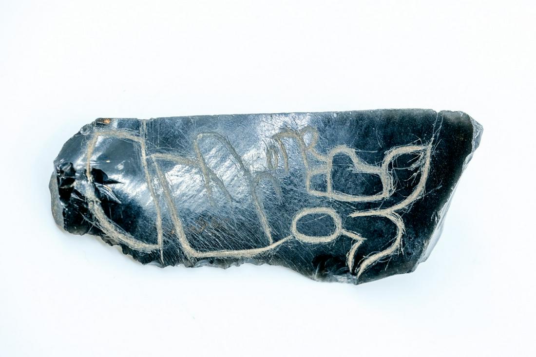 Pre-Columbian Obsidian Knife With Figure Etched (1 of 5)