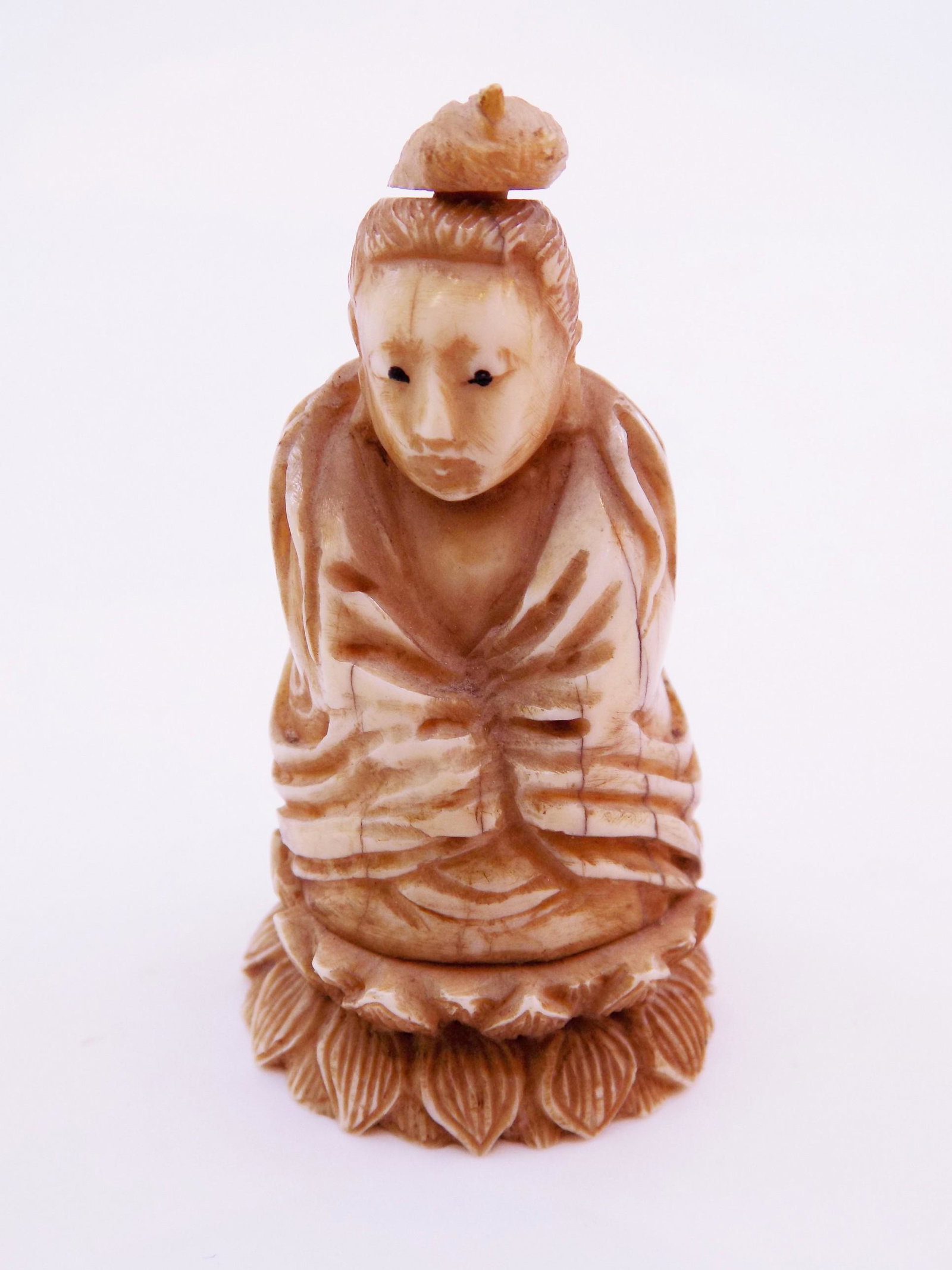 Antique/Vintage Netsuke Snuff Bottle: Antique/Vintage Netsuke, Snuff bottle. Measurements: 2 3/4" L x 1 3/8" W
