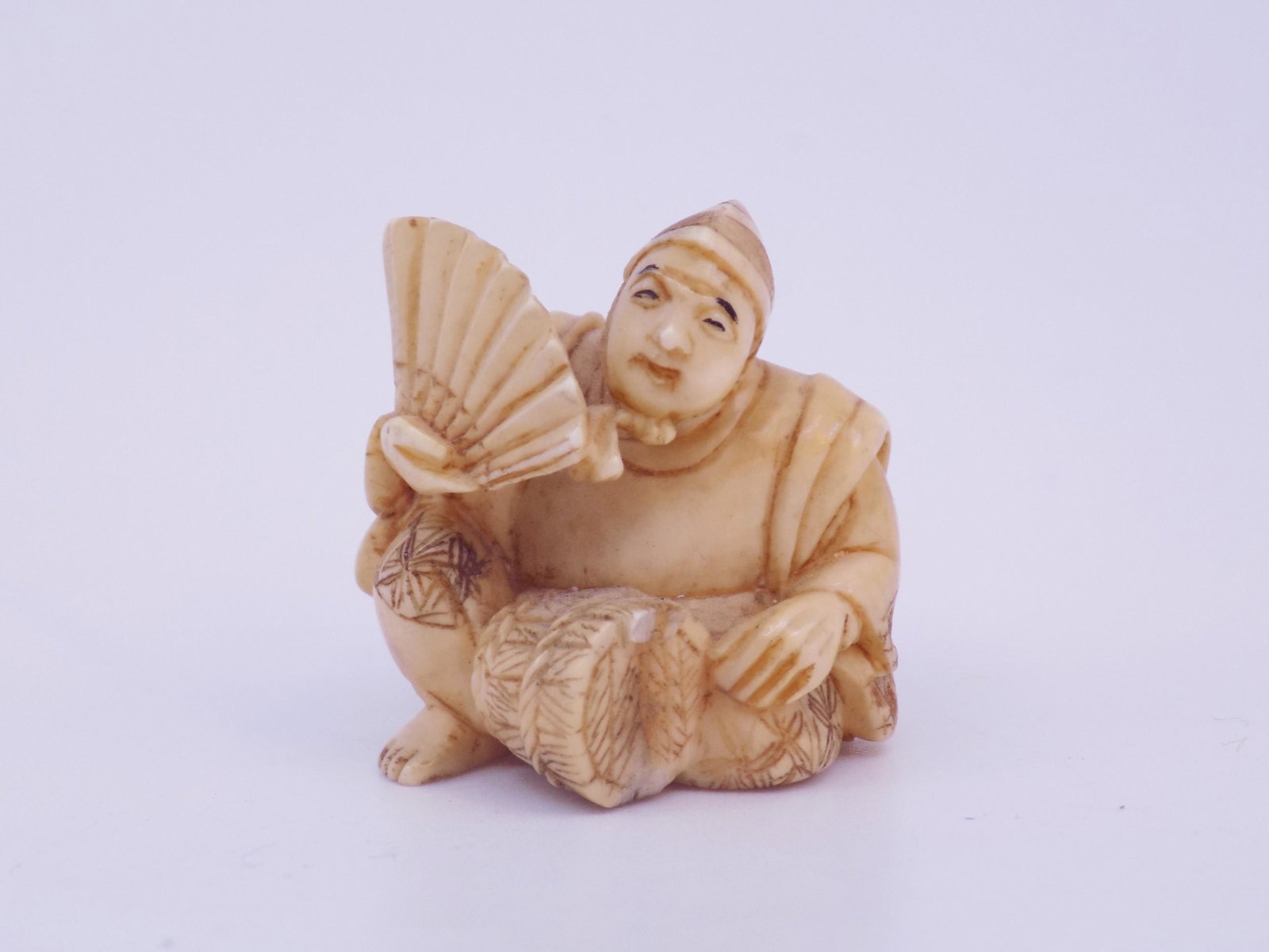 Antique/Vintage Netsuke: Antique/Vintage Netsuke, Signed Measurements: 1" L x 1" W