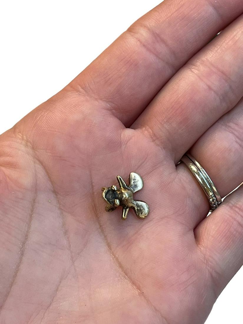 Pre-Columbian Gold Frog Pendant (1 of 3)