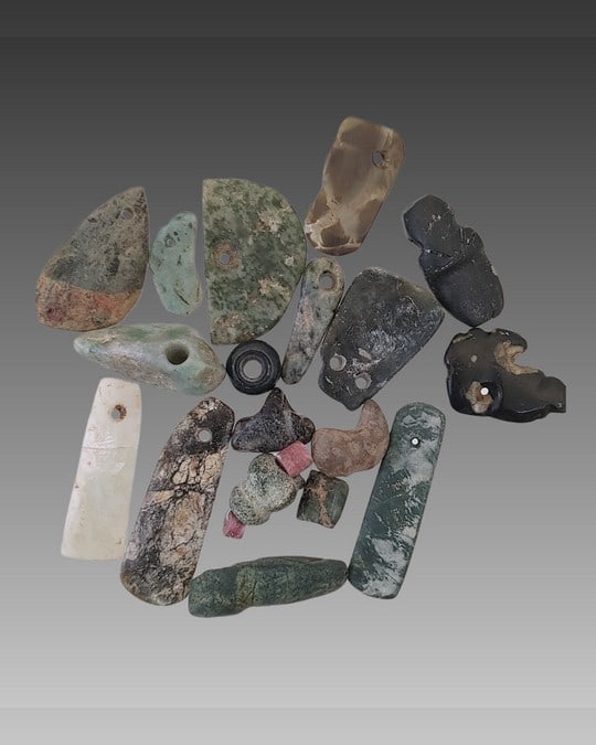 Precolumbian stone beads and pendants (1 of 5)