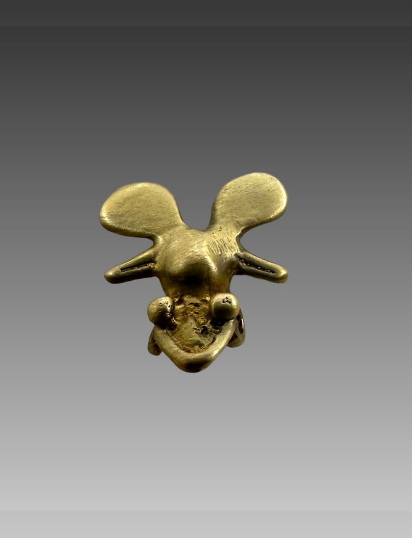 Precolumbian high karat gold frog pendant, Costa Rica (1 of 4)