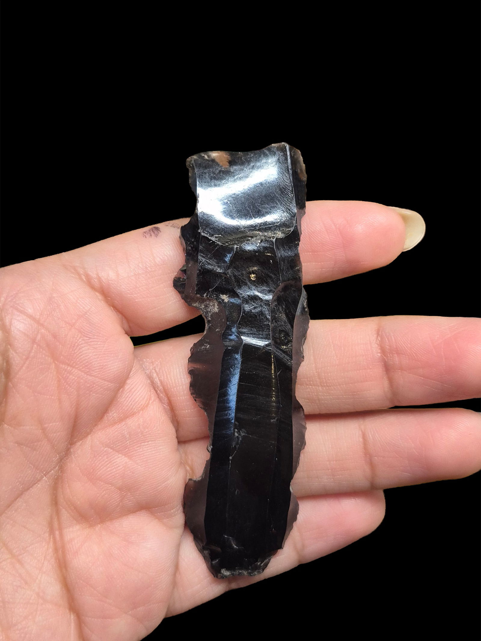 Pre-Columbian Mayan Flaked Obsidian Projectile Point: 1"x3" Pre-Columbian Mayan Obsidian Point, Flaked Obsidian Projectile, Mesoamerica, 500-900 CE