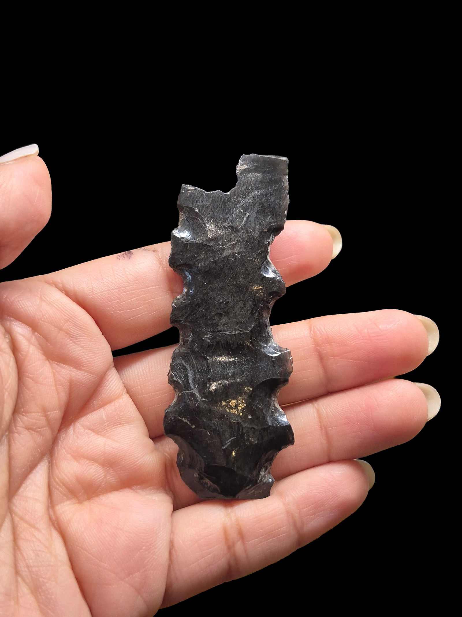 Pre-Columbian Mayan Serrated Obsidian Arrowhead: 1"x2.8" Pre-Columbian Mayan Serrated Obsidian Arrowhead, Mesoamerica 300-900 CE