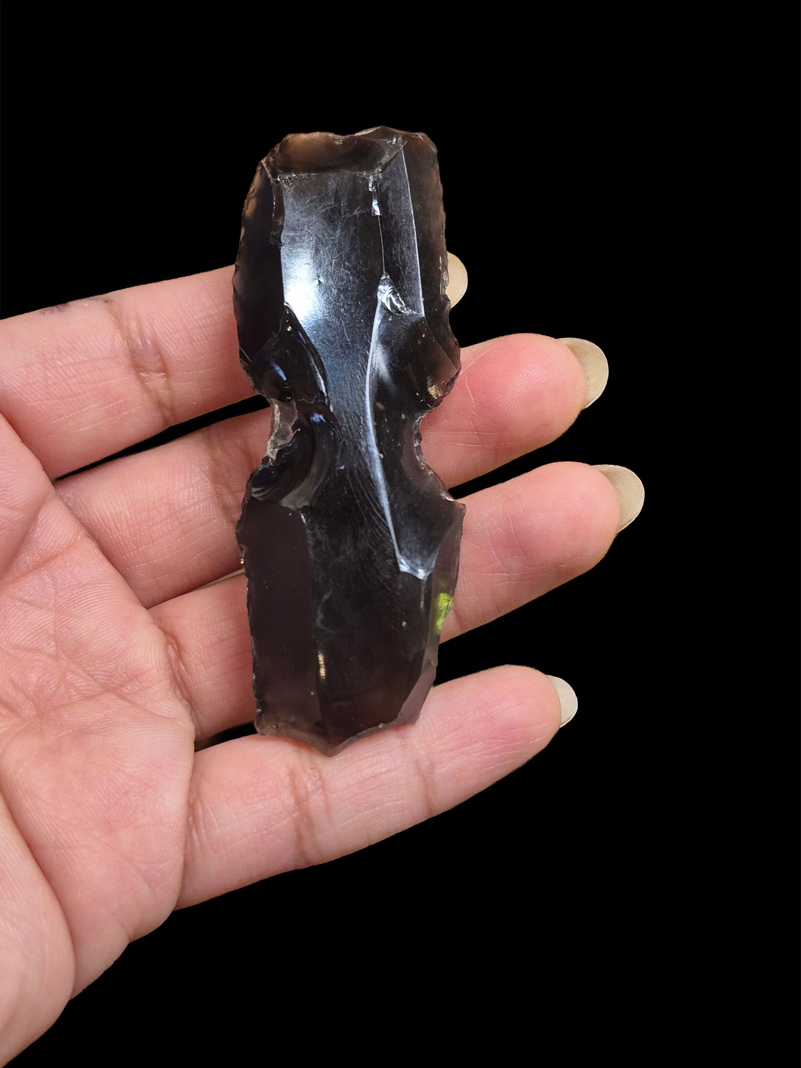 Pre-Columbian Mayan Hand Knapped Obsidian Projectile Point: 2.5"x.75" Pre-Columbian Mayan Hand Knapped Obsidian Projectile Point, Mesoamerica 300-800 CE