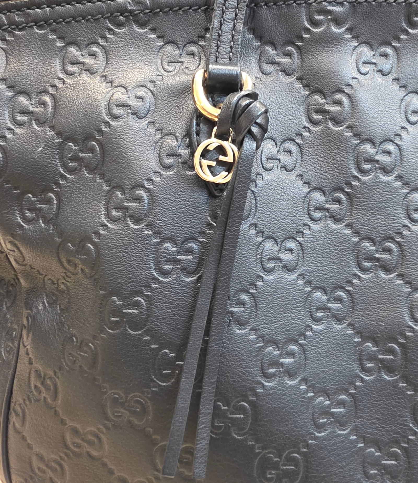 Gucci Guccissima Bree Tote in Black Leather (1 of 12)