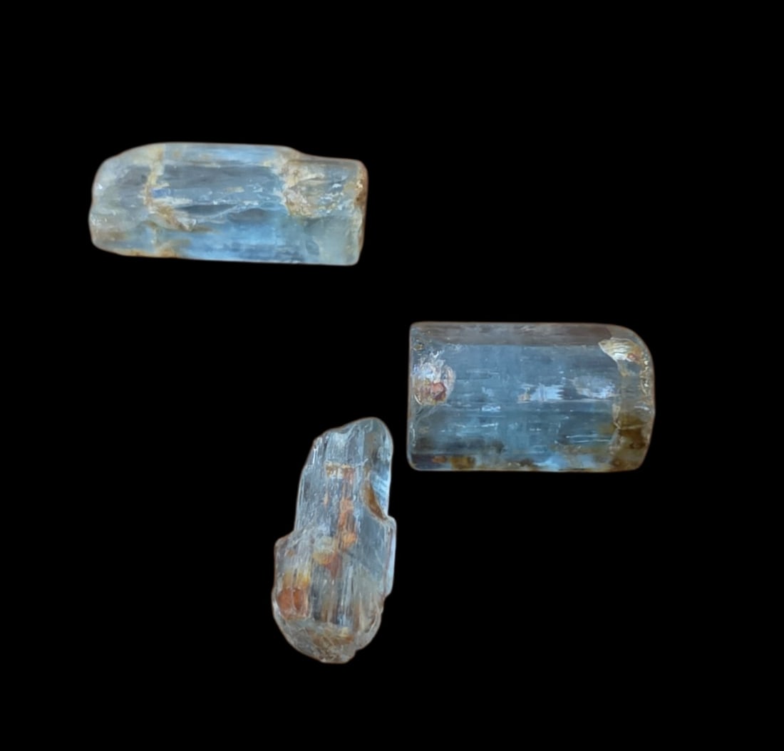 Pre-Columbian Recovered Emeralds: 6.5 Grams Pre-Columbian Recovered Emeralds, Mesoamerica 300-800 C.E.