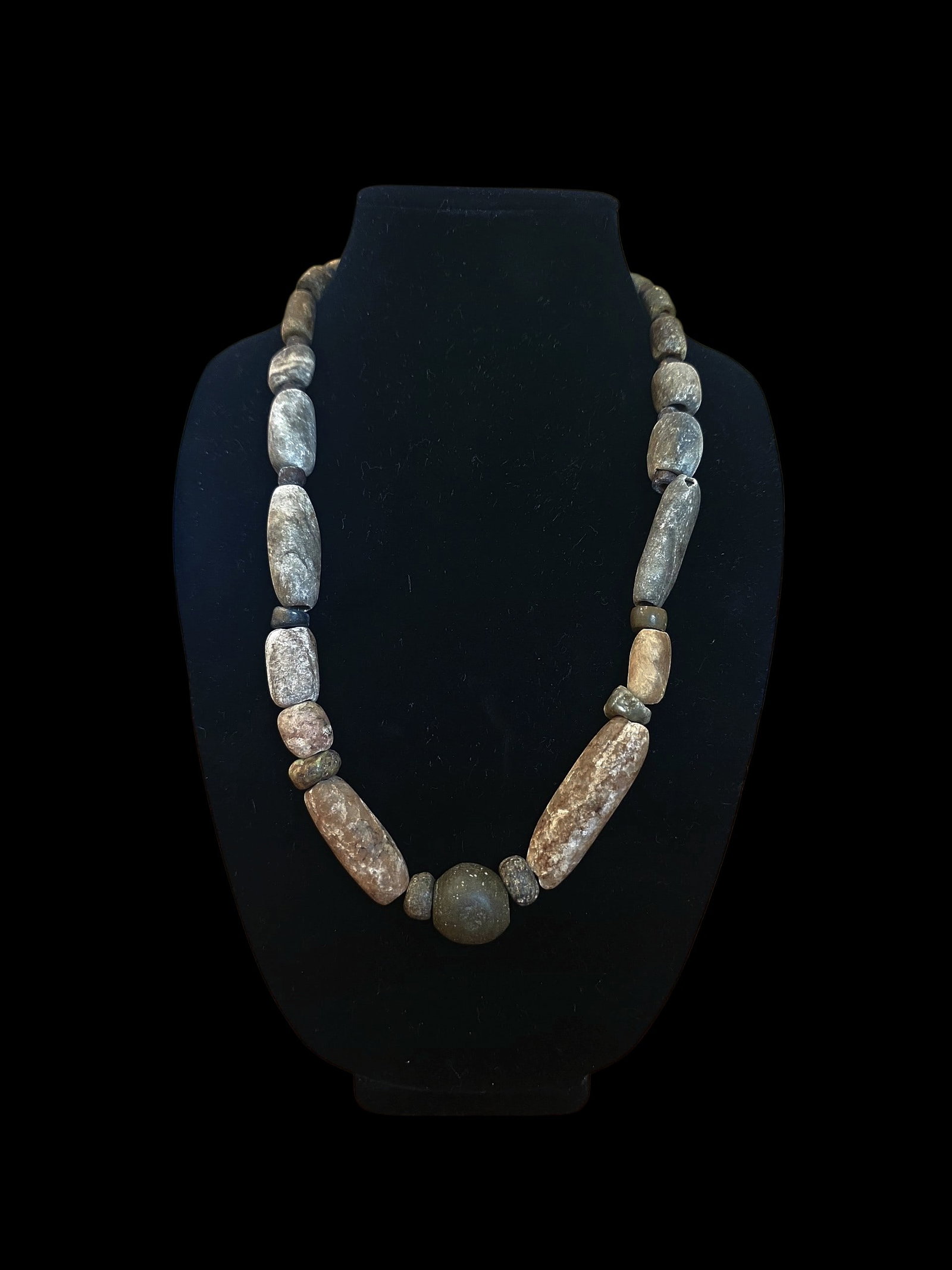 Pre-Columbian Mayan Stone Beaded Necklace (1 of 4)
