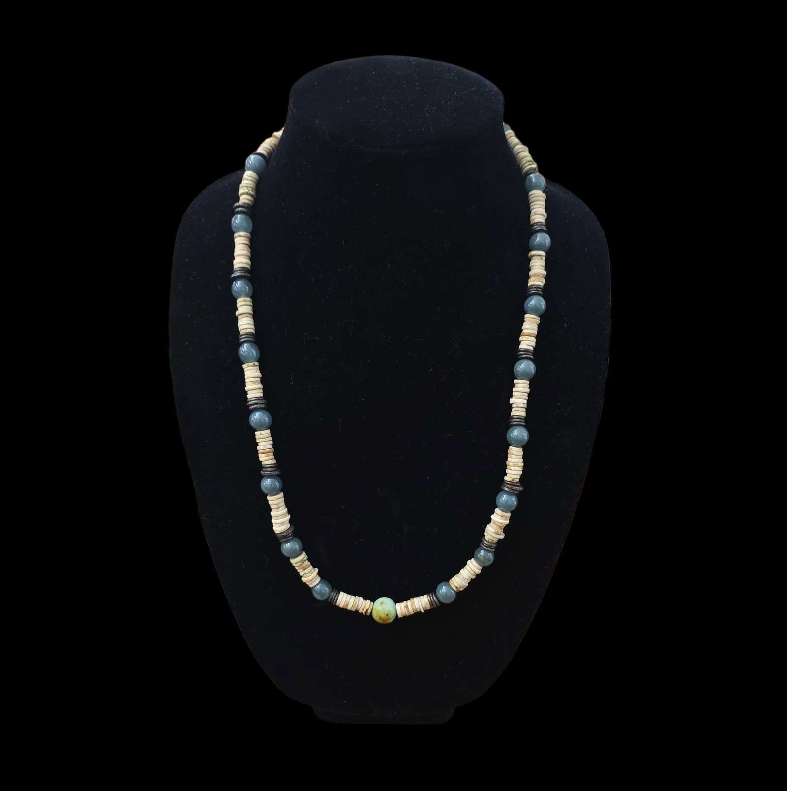Pre-Columbian Tairona Heishi Shell Bead Necklace With Blue Jade (1 of 6)