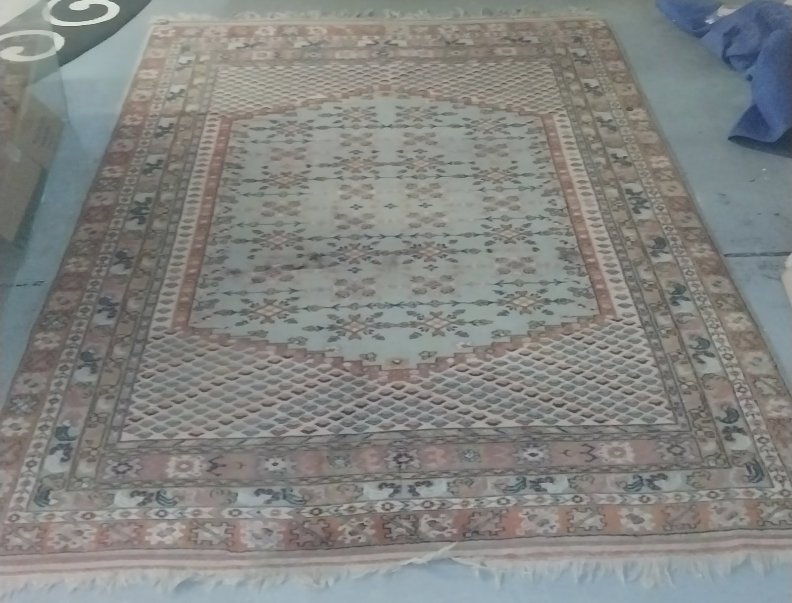 Oriental Rug, Red and Green, 9ft x 6ft 2in: Oriental Rug, Red and Green, 9ft x 6ft 2in