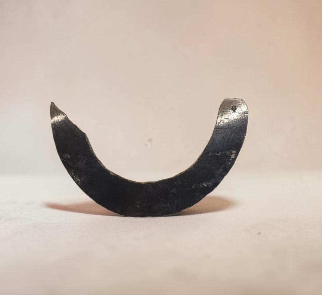 Pre-Columbian Mayan Obsidian Pectoral (1 of 3)