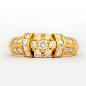 An 18K Gold and Diamond Flower Ring