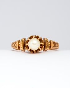 A Victorian Pearl and 18K Gold Ring