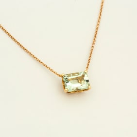 A Gold and Green Amethyst Necklace
