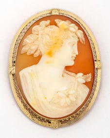 An Antique 14K Gold Filigree Cameo Brooch