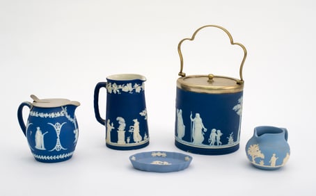 Five Pieces Wedgwood Jasperware