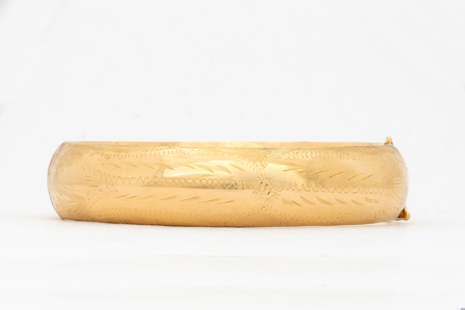 A Vintage Engraved Chunky Gold Hinged Bangle (1 of 8)