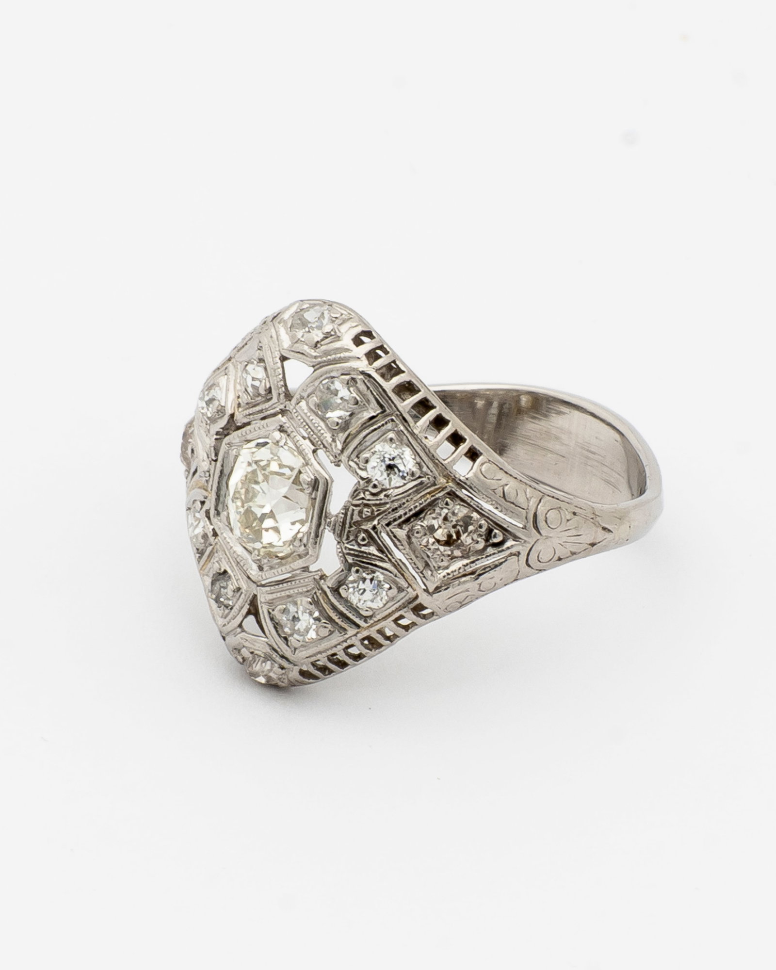 An Art Deco Diamond Ring - 14