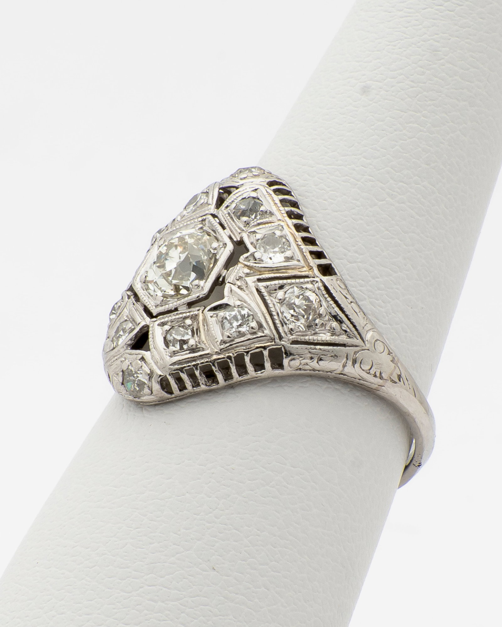 An Art Deco Diamond Ring - 6