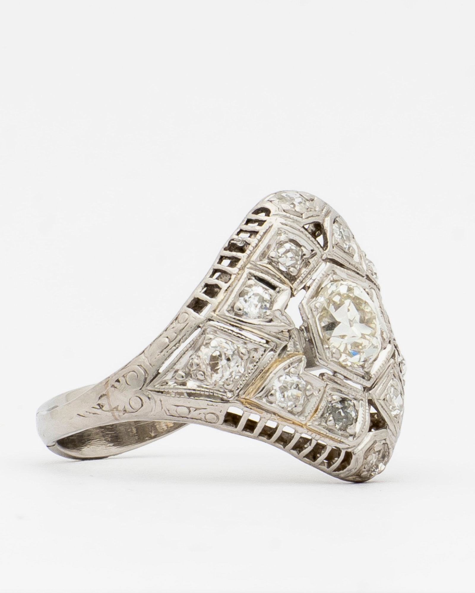 An Art Deco Diamond Ring - 7