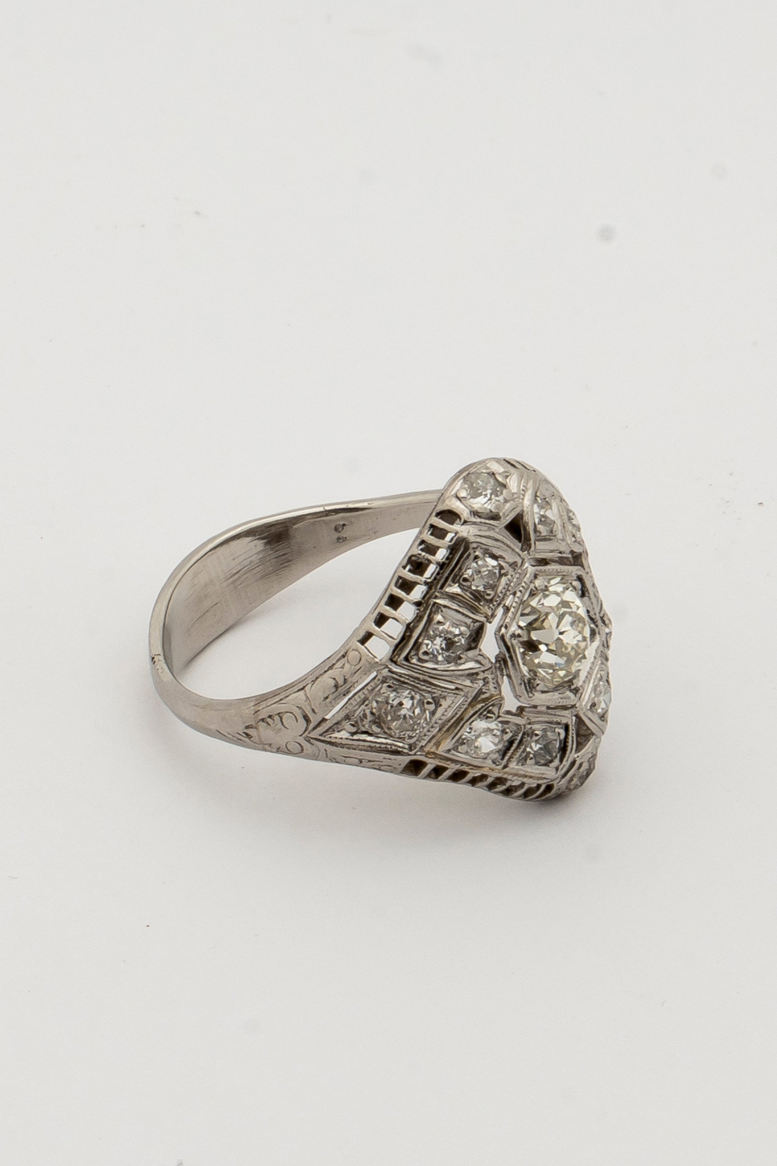 An Art Deco Diamond Ring - 9