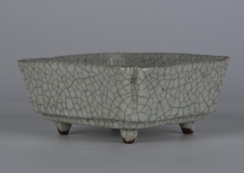 A RECTANGLE PORCELAIN BRUSH WASHER, GE KILN. (1 of 6)