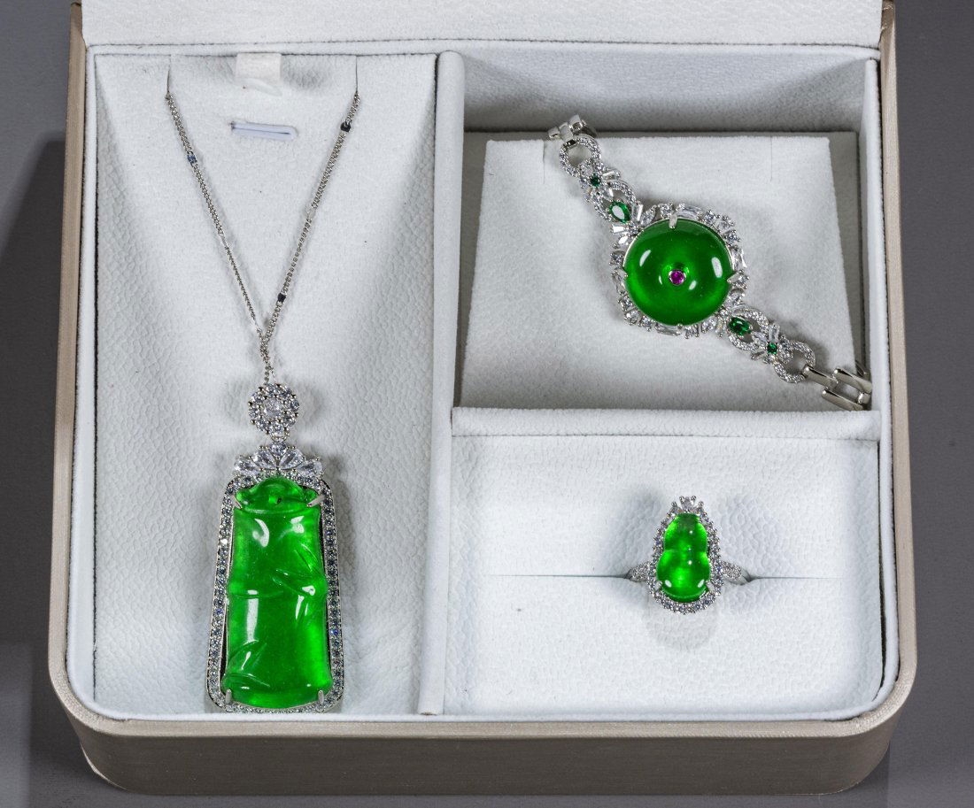 A set of Jadeite Jewelry (1 of 4)