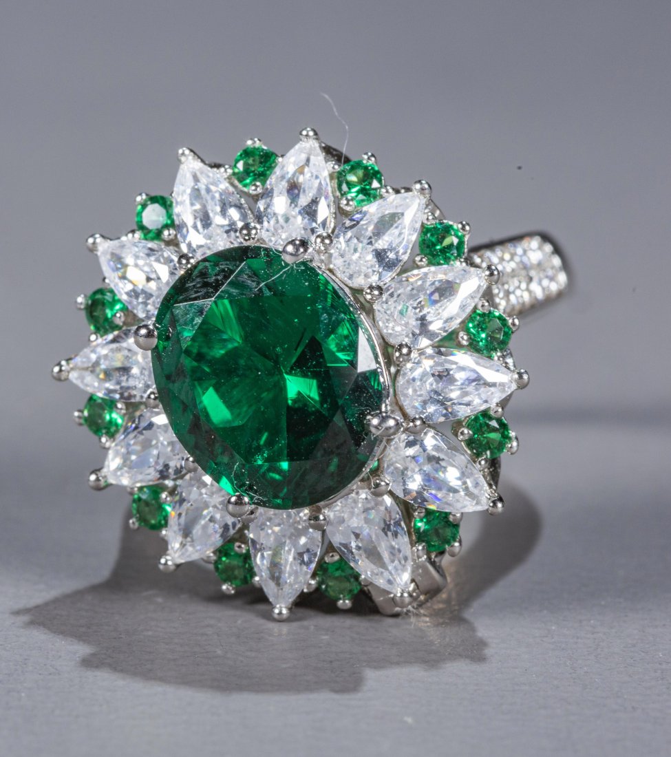 A Jadeite ring: length:cm.width:2cm.height:3cm.weight:8g.