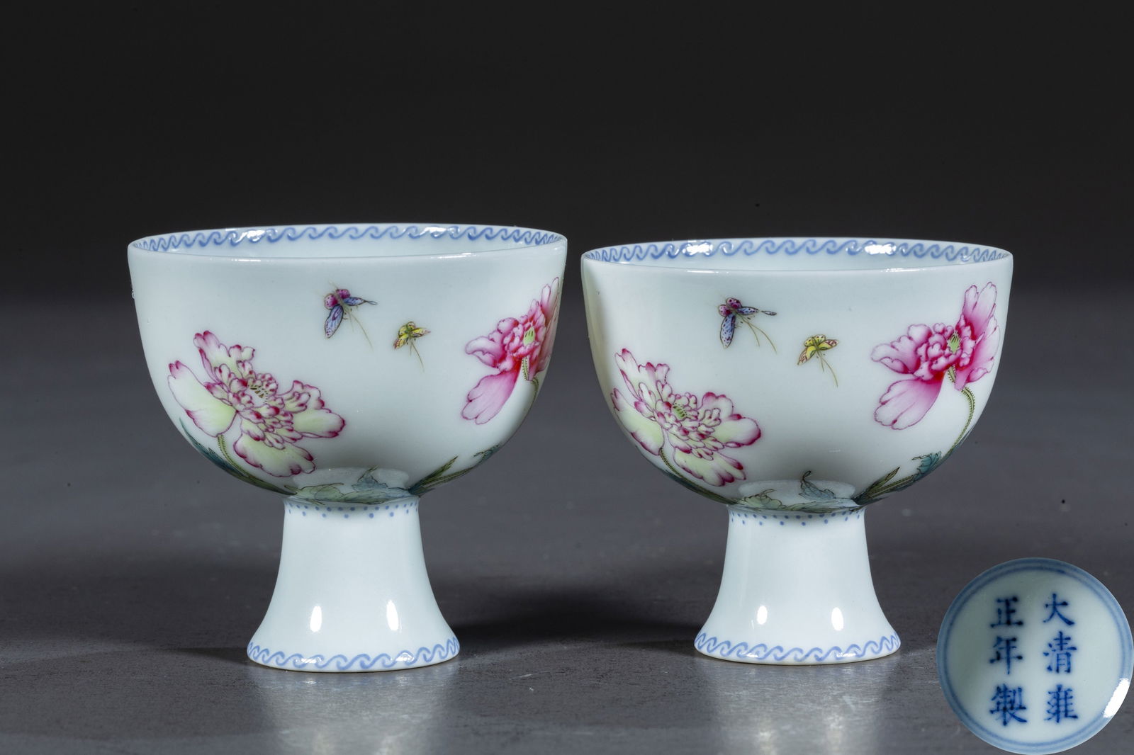 A PAIR OF ENAMELED PORCELAIN CUPS.: A Pair of Enameled Porcelain Cups, with Flowers Design.