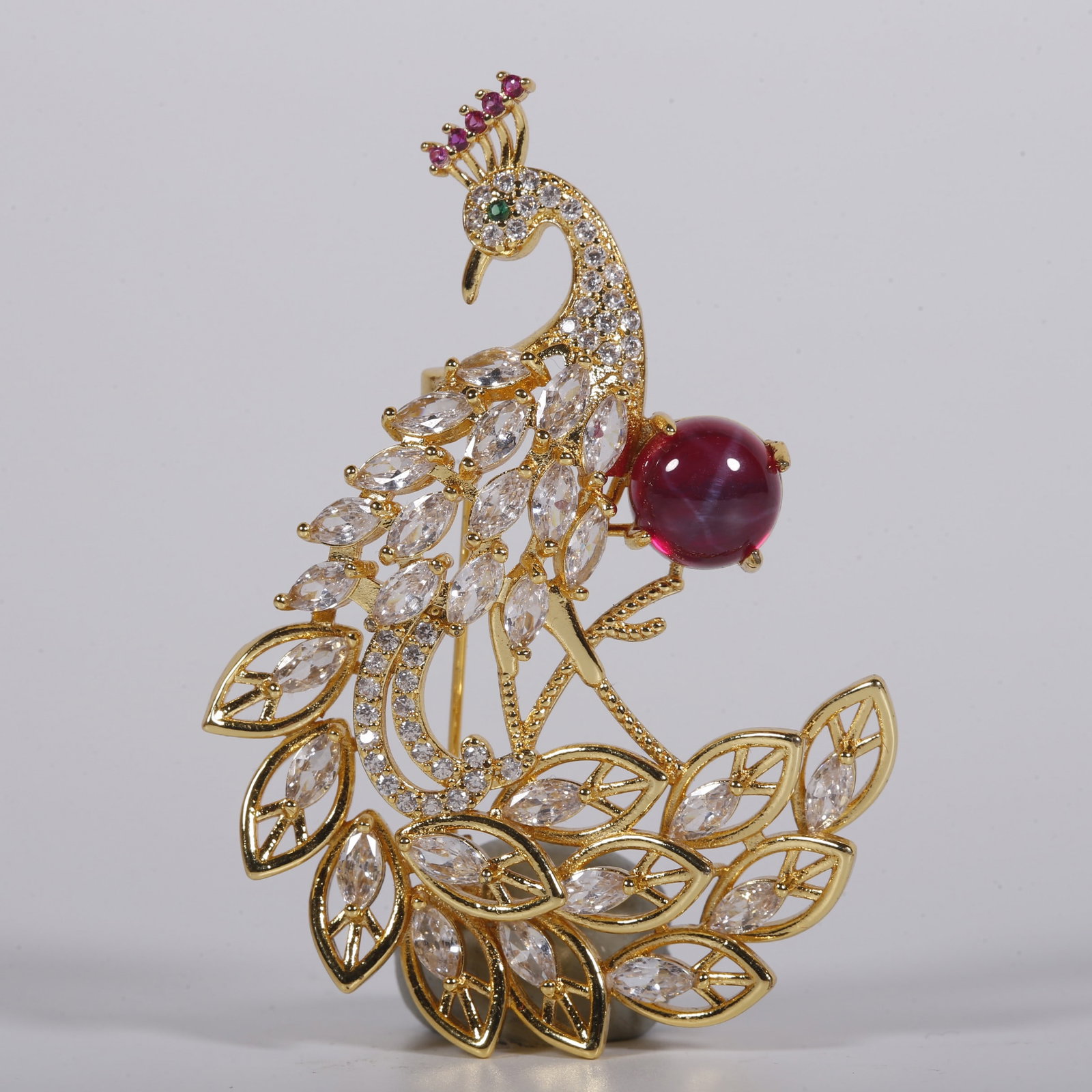 A PHOENIX-SHAPED BROOCH ACCESSORY. (1 of 4)