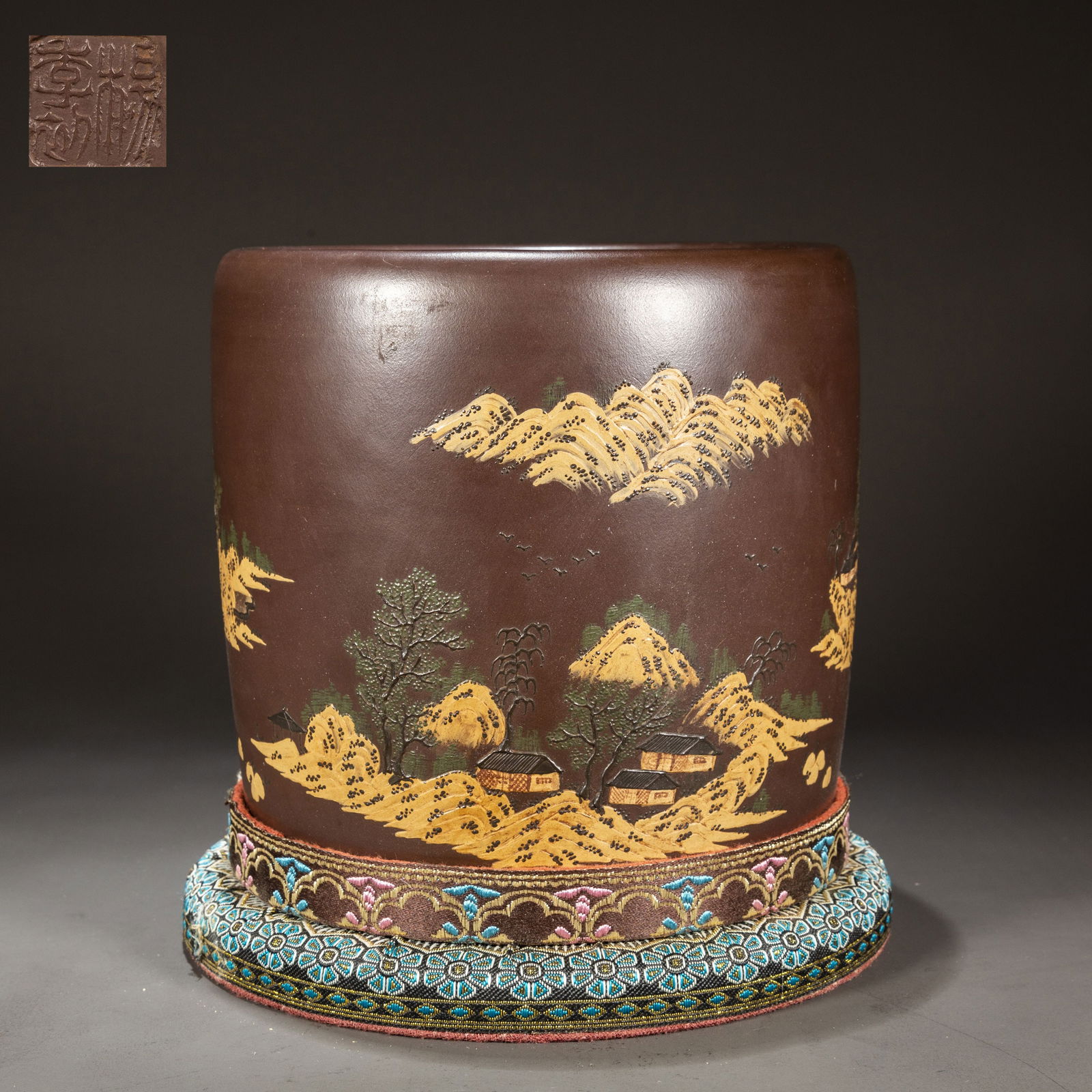 A PURPLE CLAY WRITING-BRUSH POT. (1 of 9)