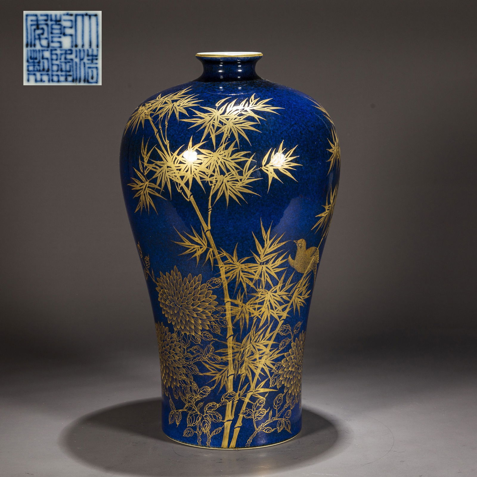 A SHINY BLUE GLAZED PORCELAIN BOTTLE "MEIPING". (1 of 8)