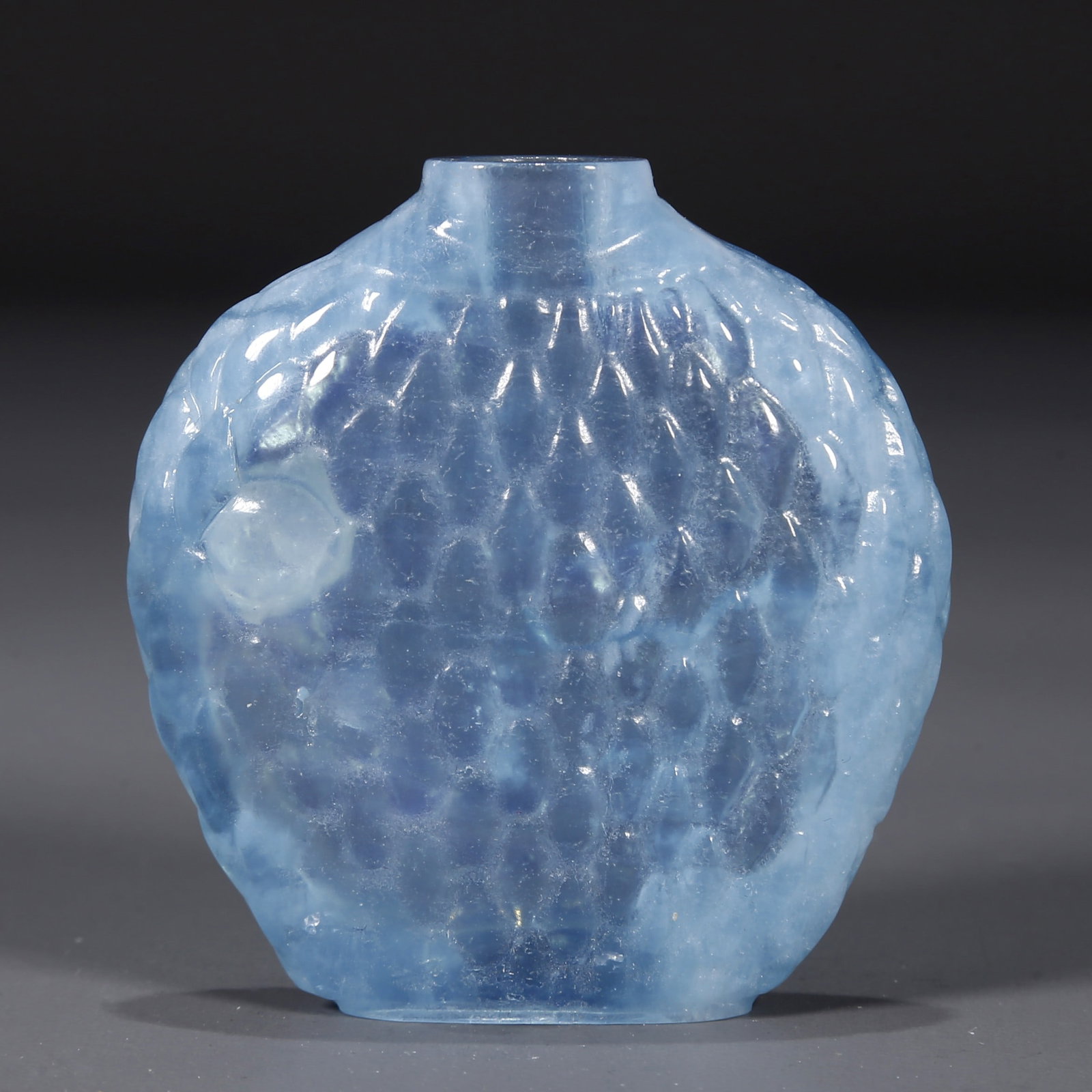 AN AQUAMARINE SNUFF BOTTLE.: Aquamarine Snuff Bottle.