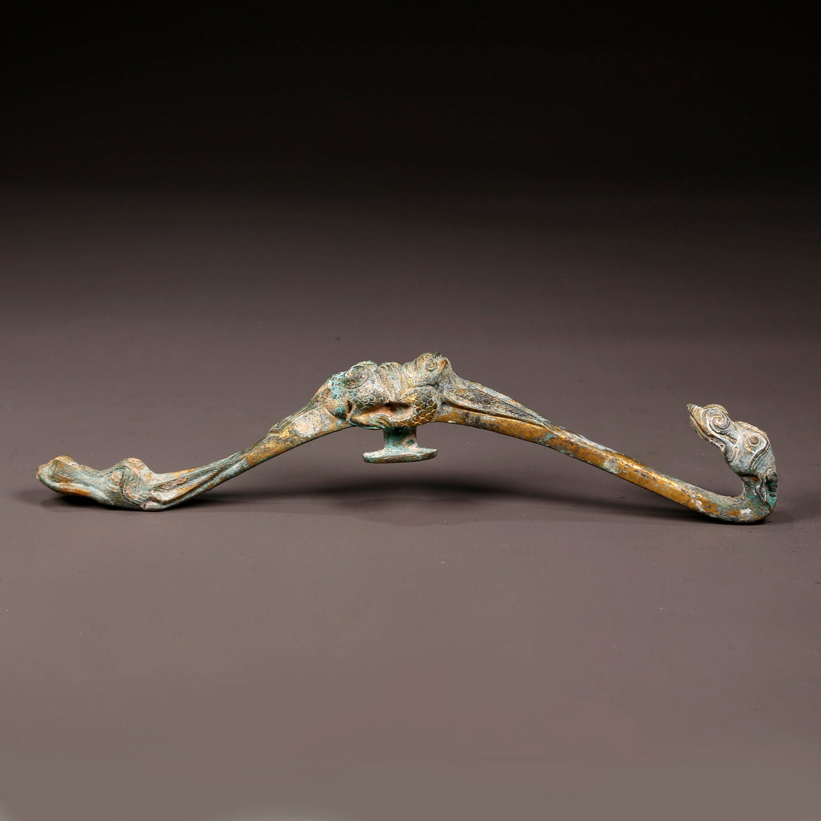 A DRAGON-SHAPED BRONZE BELT HOOK. (1 of 8)