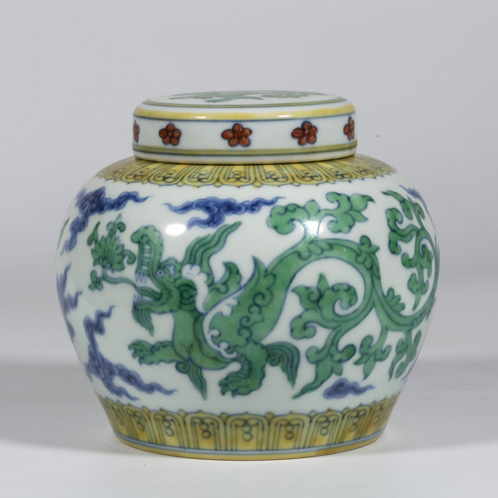 A PORCELAIN JAR, WITH DRAGON DESIGN. (1 of 9)