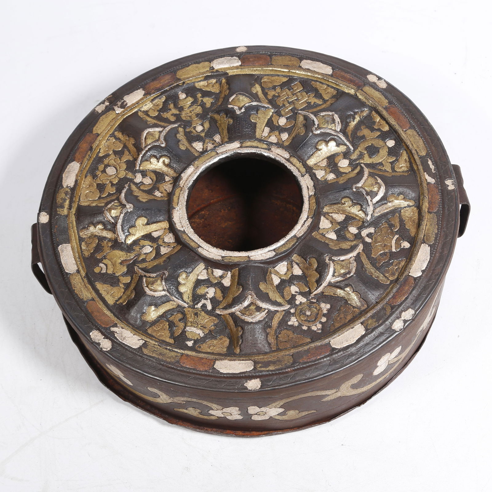 A IRON-CUT AND SILVER-CUT GAWU BOX: Iron-Cut and Silver-Cut Gawu Box