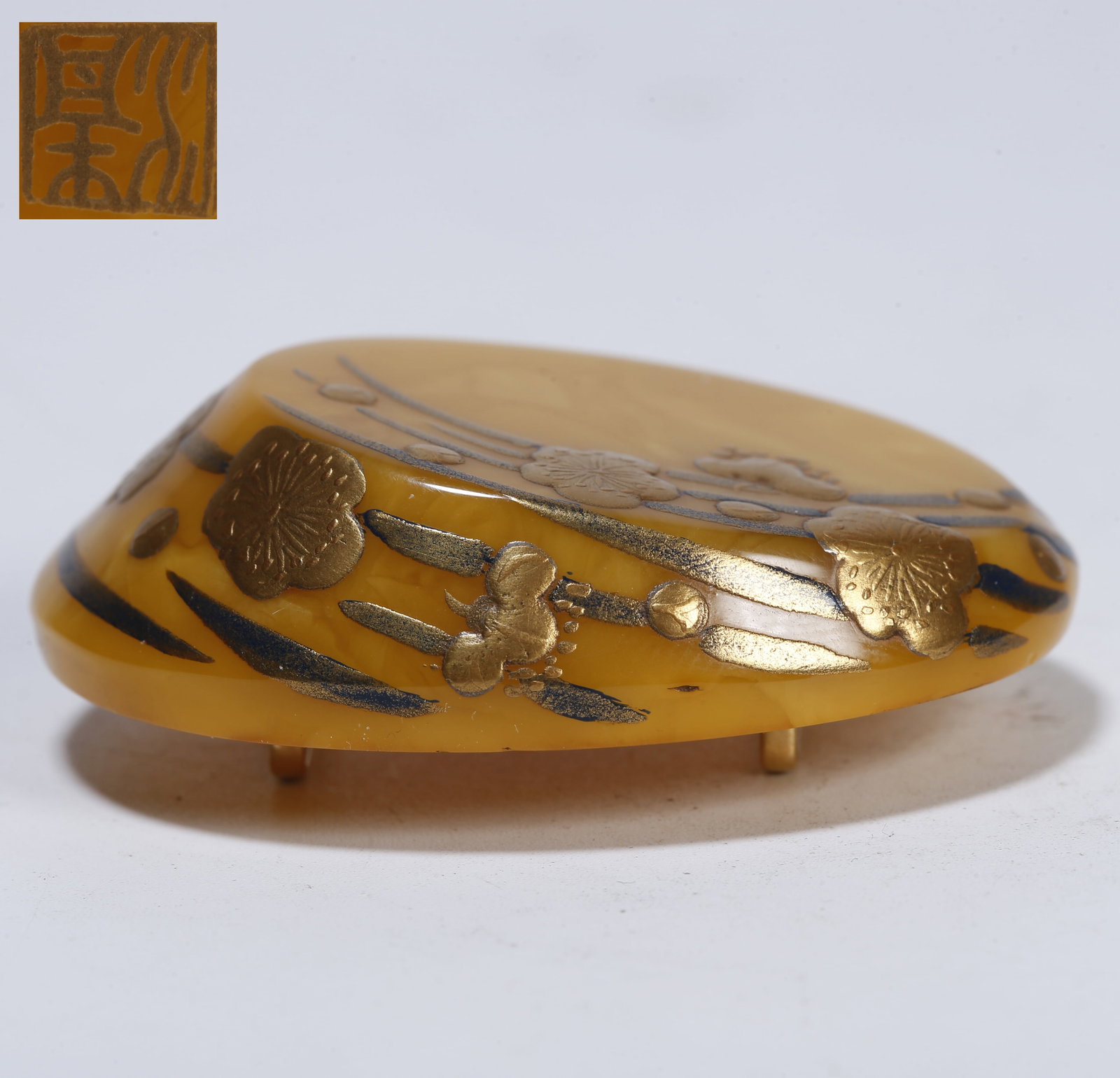 A GILDED AMBER BELT BUCKLE: Gilded Amber Belt Buckle
