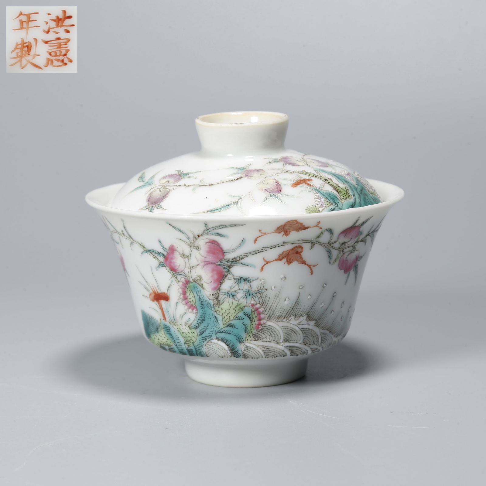 A FAMILLE-ROSE TEA CUP WITH FLORAL DESIGN: Famille-Rose Tea Cup with Floral Design