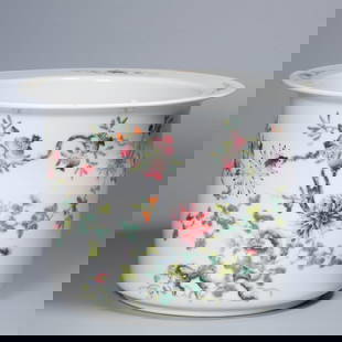 A FAMILLE-ROSE BRUSH POT WITH FLORAL DESIGN: Famille-Rose Brush Pot with Floral Design