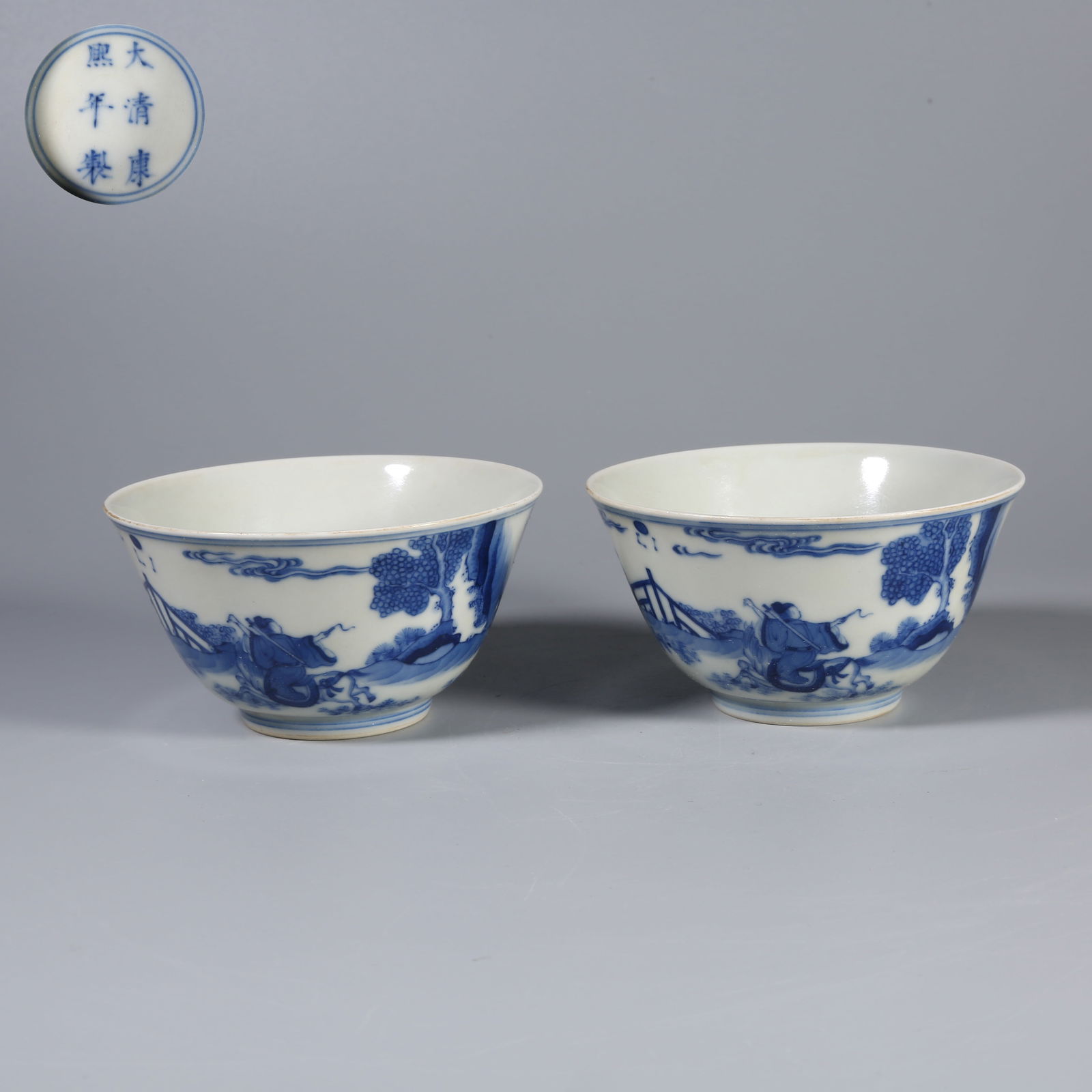 A SET OF BLUE AND WHITE CUPS WITH FIGURE STORY DESIGN: Set of blue and white cups with figure story design