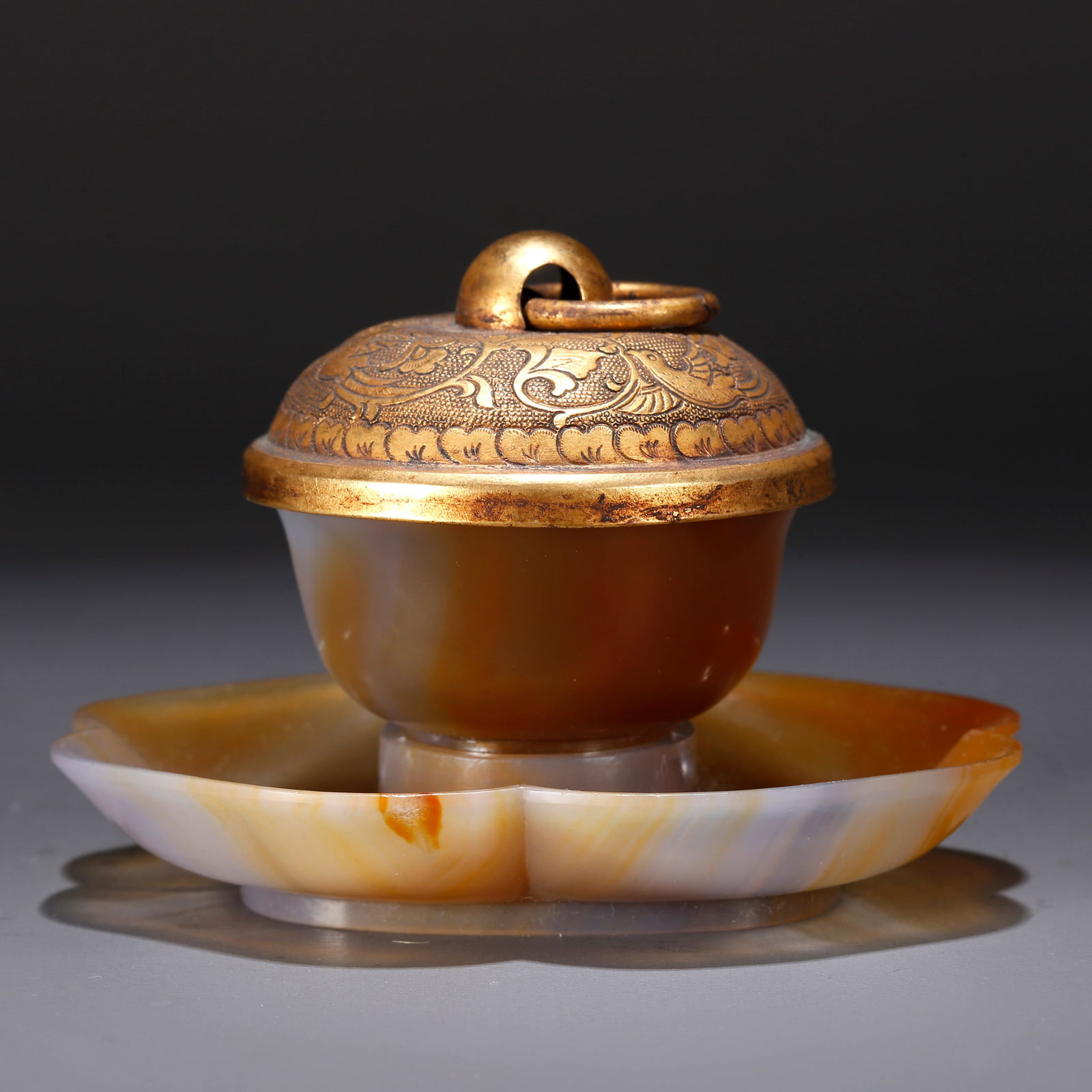 A AGATE CARVED TEA CUP: Agate carved tea cup