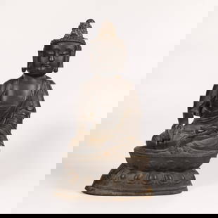 A BRONZE SHAKYAMUNI BUDDHA STATUE: Bronze Shakyamuni Buddha Statue