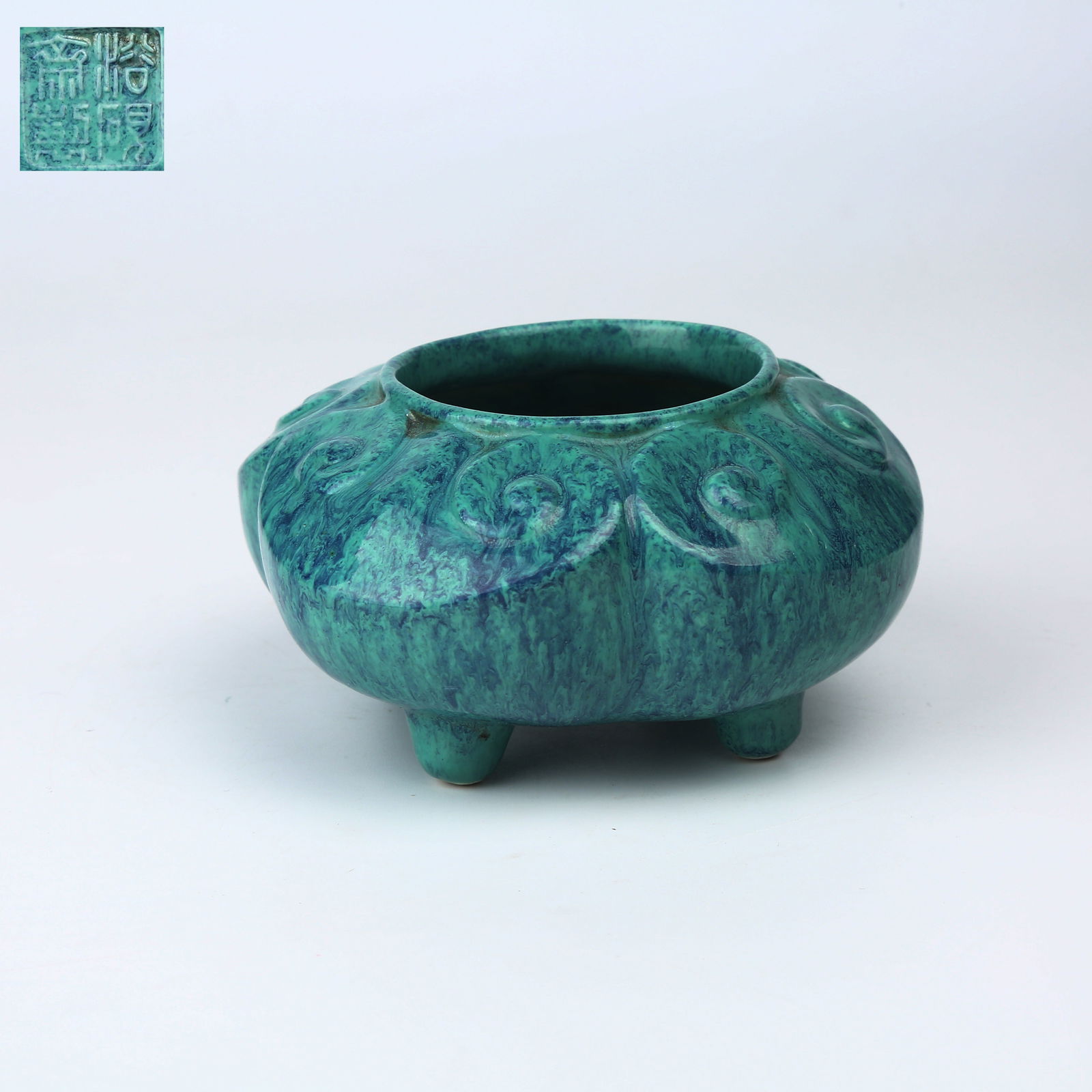 A LU JUN GLAZE RUYI CLOUD-HEAD QIN INCENSE BURNER: Lu Jun Glaze Ruyi Cloud-Head Qin Incense Burner