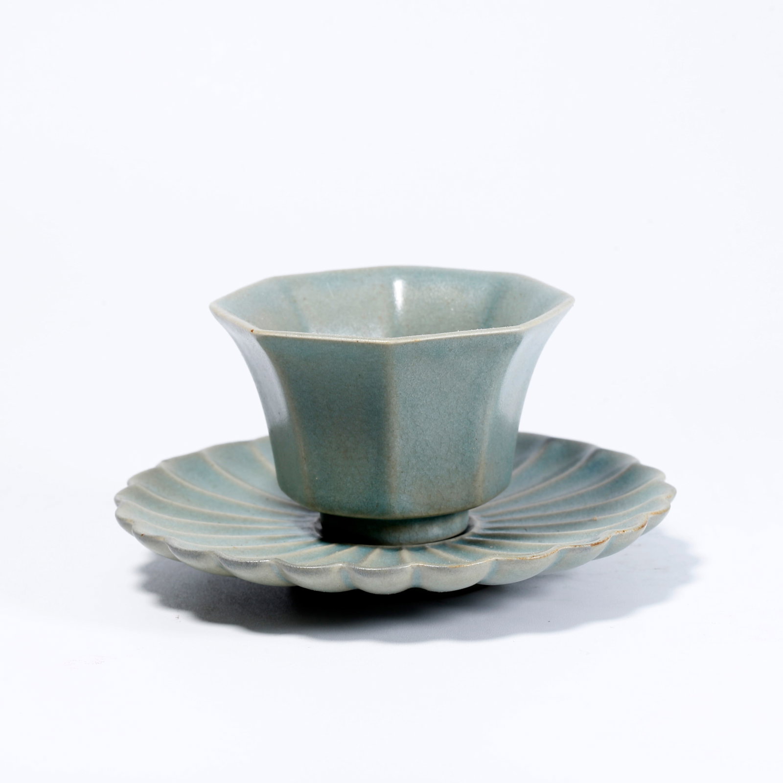 A RU KILN TEA CUP: Ru kiln tea cup