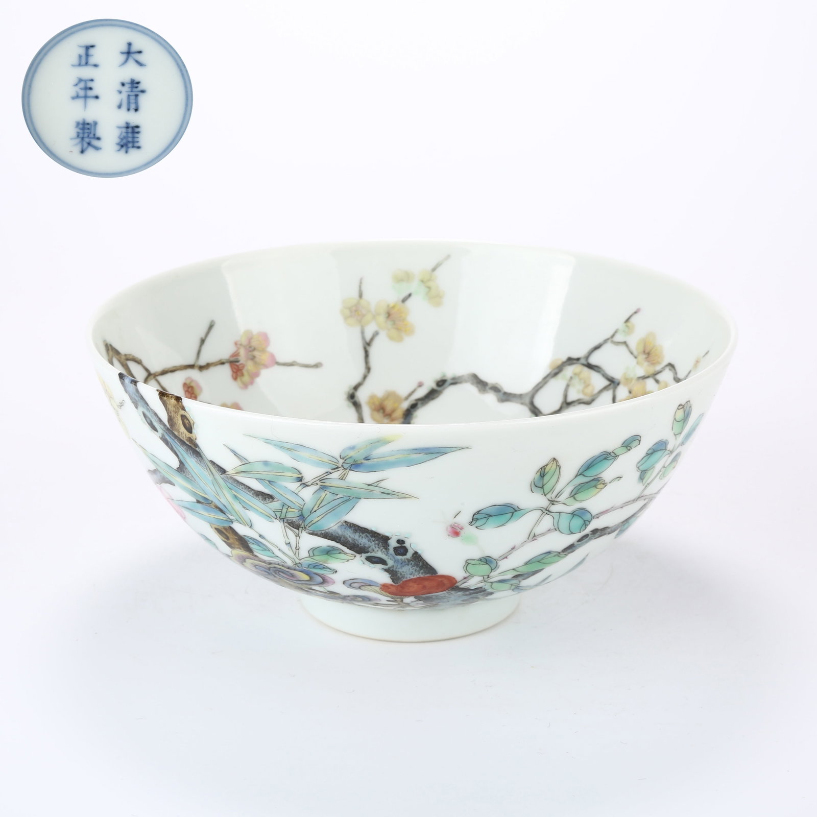 A FAMILLE ROSE ENAMEL BOWL WITH FLORAL DESIGN: Famille Rose Enamel Bowl with Floral Design
