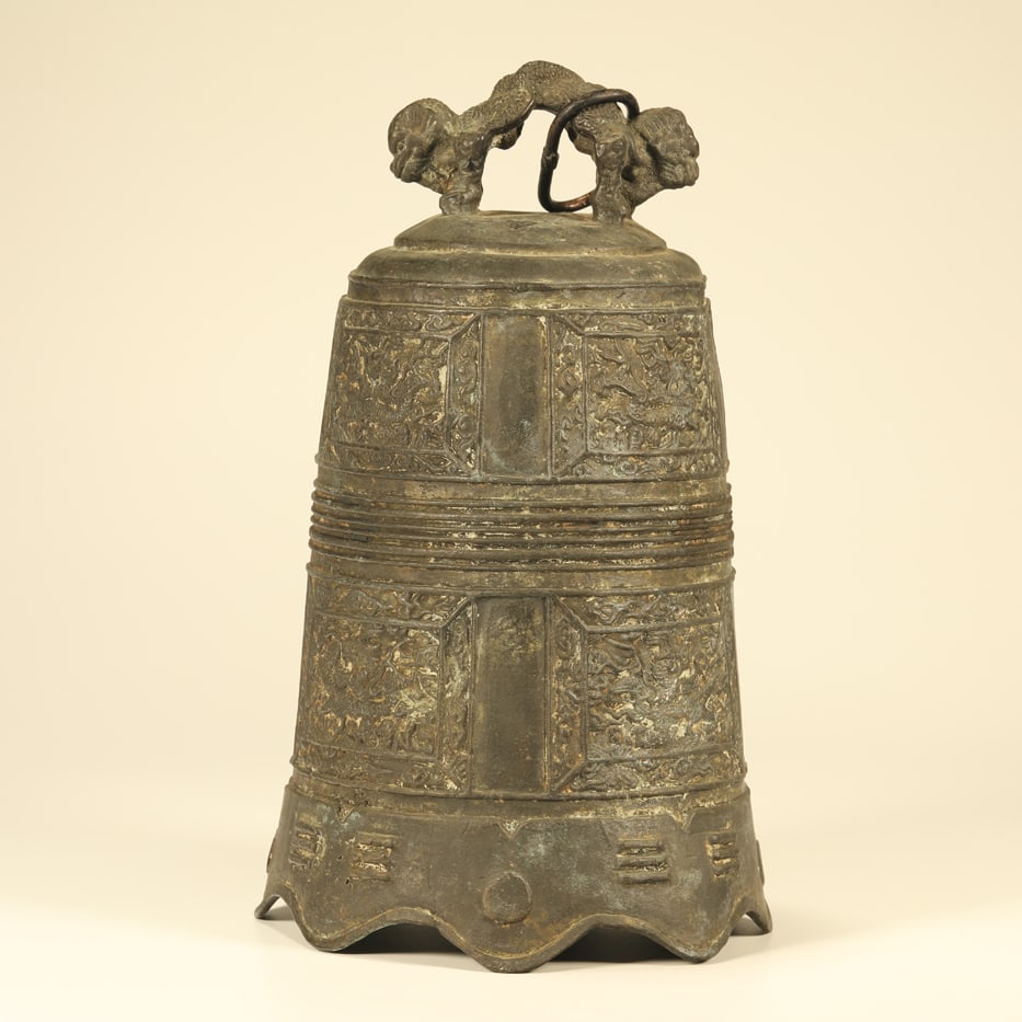 A COPPER CARVED DOUBLE-DRAGON KNOB WALL CLOCK: Copper Carved Double-Dragon Knob Wall Clock