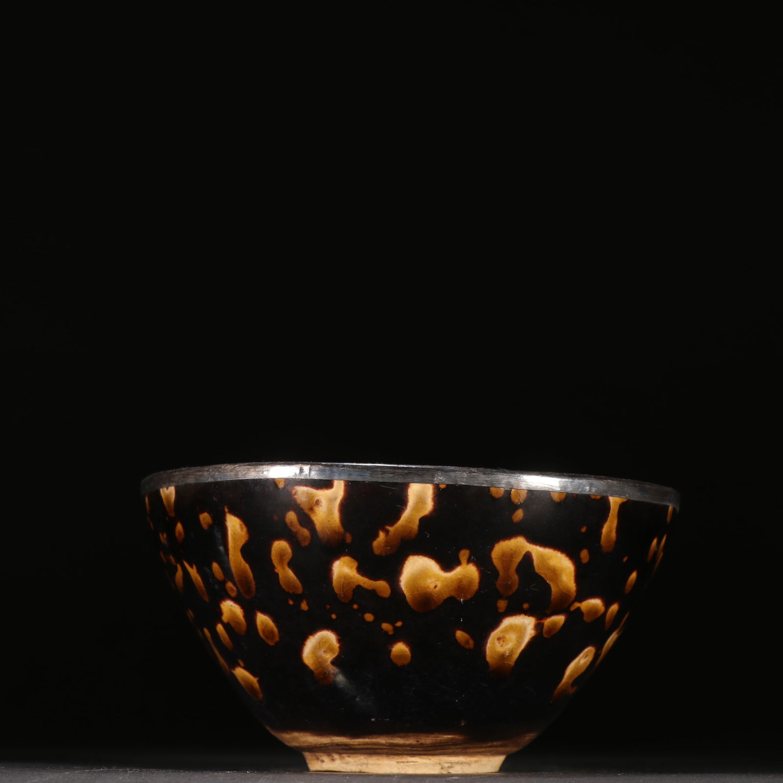 A JIZHOU KILN TEA CUP: Jizhou kiln tea cup